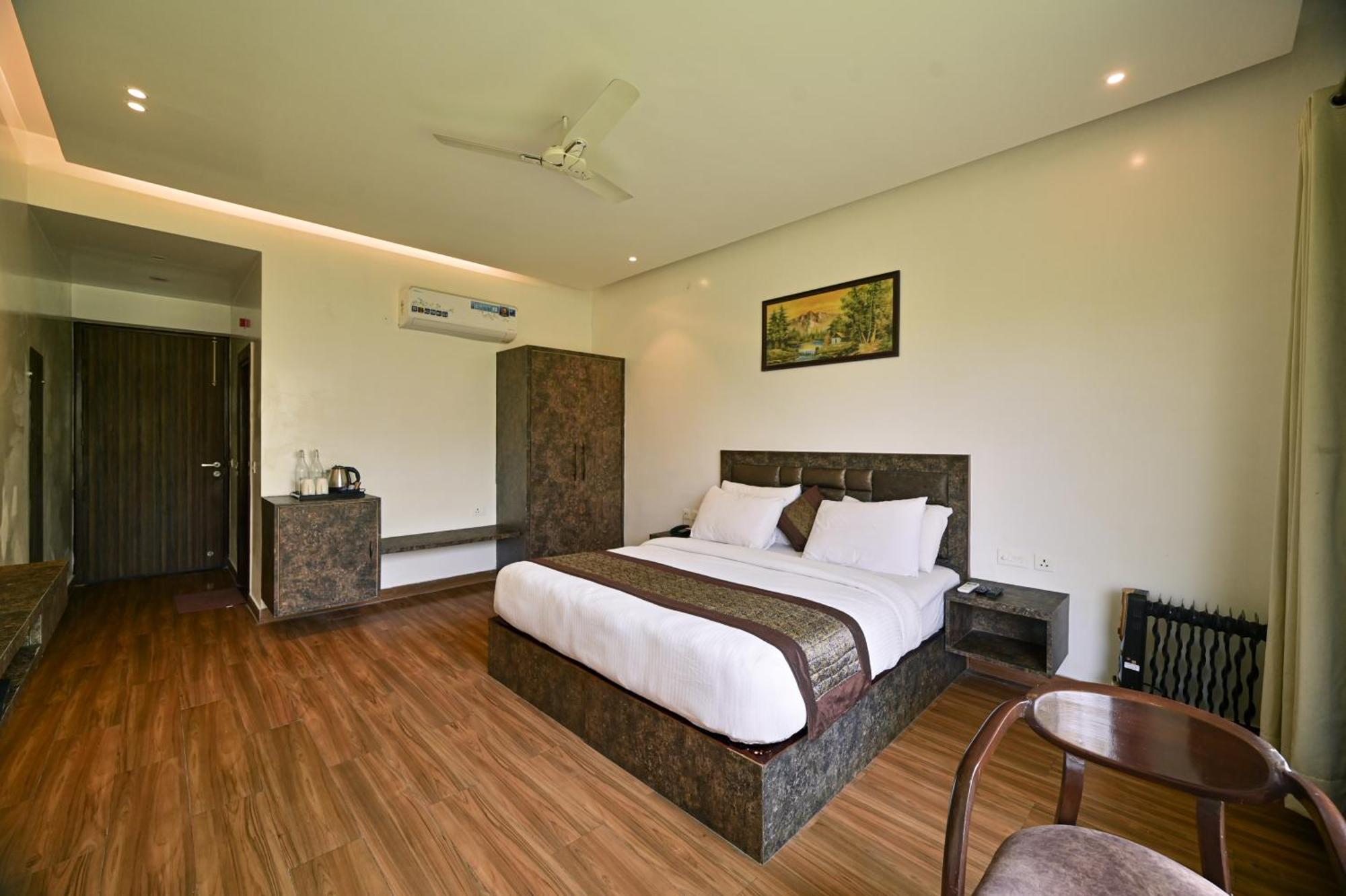 Aavaas Hill Resort Lansdowne Kültér fotó