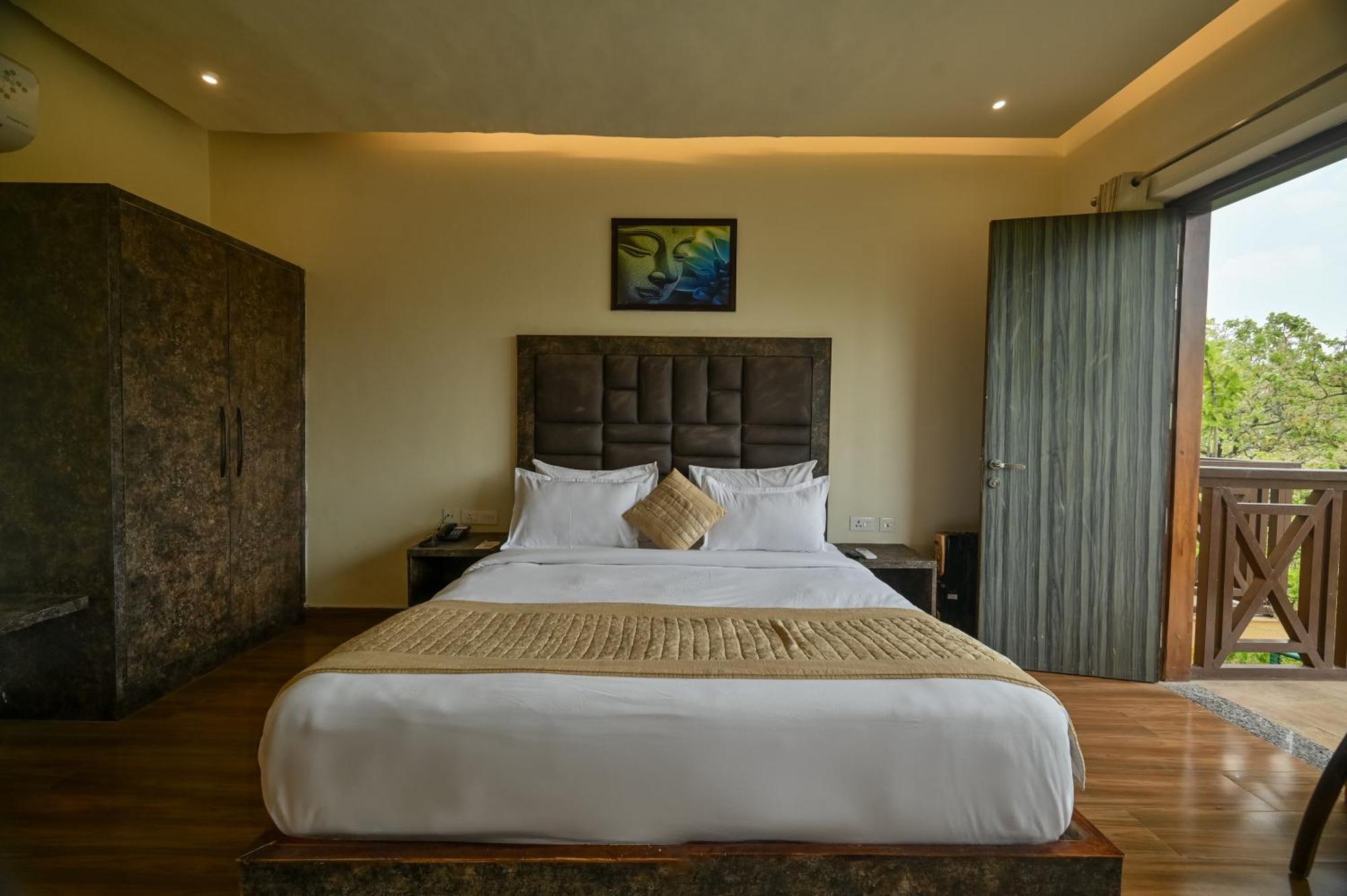 Aavaas Hill Resort Lansdowne Szoba fotó